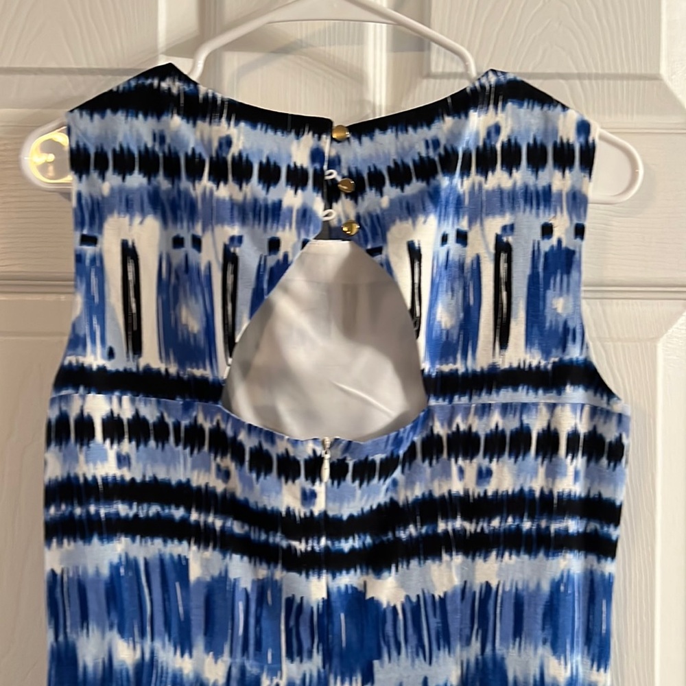 Size 6 women’s Tahari summer dress, sleeveless. Recently dry cleaned.  Linen